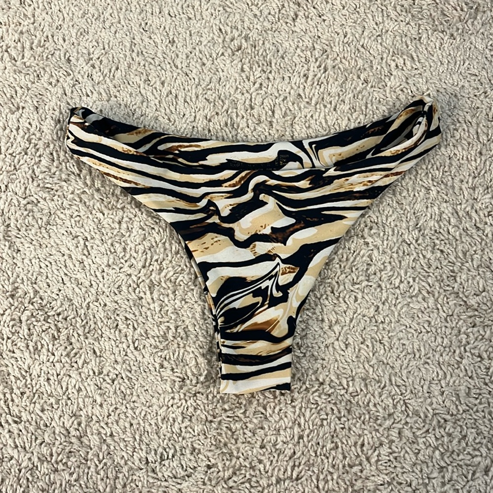 Skatie small cheeky zebra marble bottoms